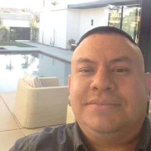 Meet your Posher, Efrain